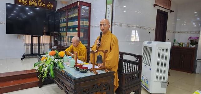 Thượng tọa Thích Thiện Quý công bố kết quả hội thi