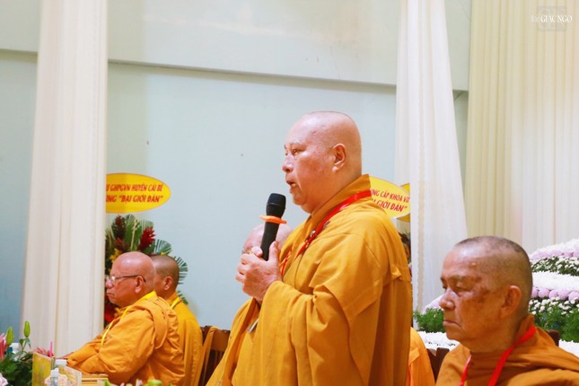 Trưởng lão Hòa thượng Thích Huệ Minh ban đạo từ Trưởng lão Hòa thượng Thích Huệ Minh ban đạo từ