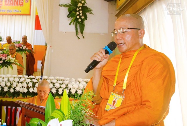 Đại đức Thích Minh Bửu báo cáo tổng kết công tác tổ chức Đại giới đàn Huệ Đăng Đại đức Thích Minh Bửu báo cáo tổng kết công tác tổ chức Đại giới đàn Huệ Đăng