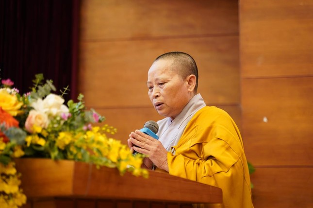 Ni sư Thích Đàm Quang Thụy phát biểu cảm tạ