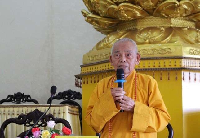 Trưởng lão Hoà thượng Thích Đức Thanh ban đạo từ