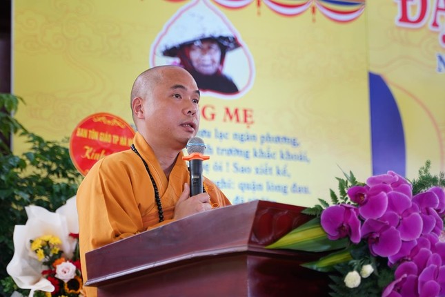 Đại đức Thích Viên Giác phát biểu khai mạc