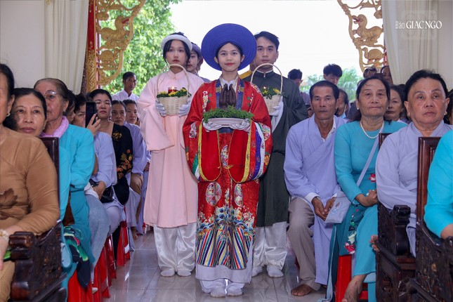 Dâng lục cúng dường