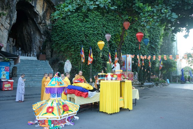 Lễ hưng tác thượng phan trước động Âm Phủ - khu danh thắng Ngũ Hành Sơn