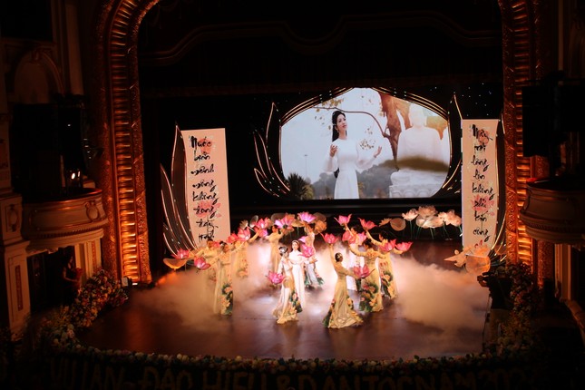 Tiết mục ca, múa nhạc đặc sắc Tiết mục ca, múa nhạc đặc sắc