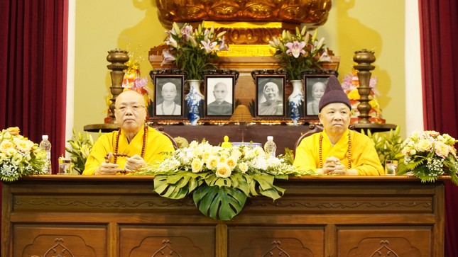 Chư tôn đức chứng minh