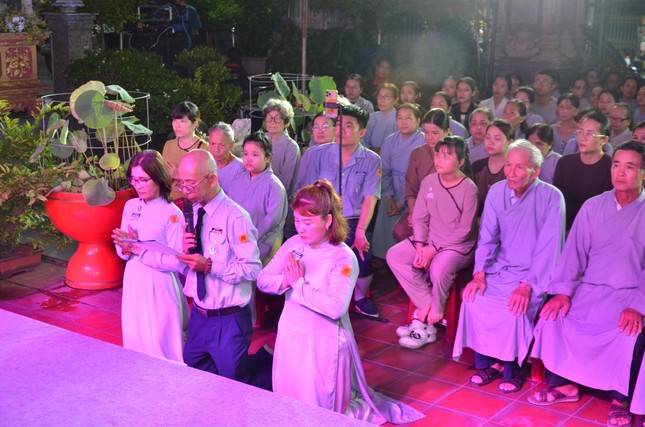 Đại diện Gia đình Phật tử Đà Nẵng dâng lời tác bạch