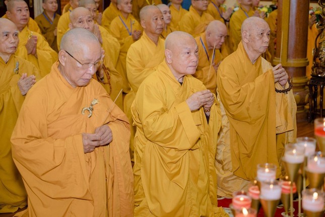 Chư tôn giáo phẩm niêm hương bạch Phật Chư tôn giáo phẩm niêm hương bạch Phật