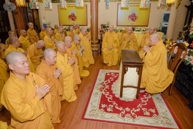 Tác bạch khách tuế hạ lạp chư tôn giáo phẩm chứng minh Tác bạch khách tuế hạ lạp chư tôn giáo phẩm chứng minh