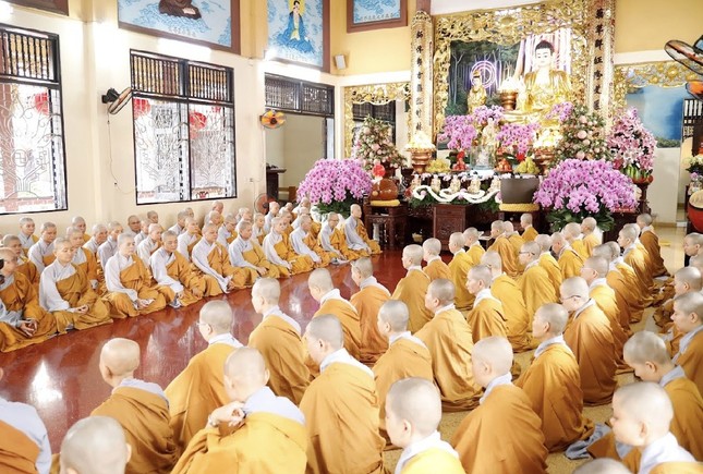 Chư hành giả Ni tại hạ trường chùa Dược Sư Chư hành giả Ni tại hạ trường chùa Dược Sư