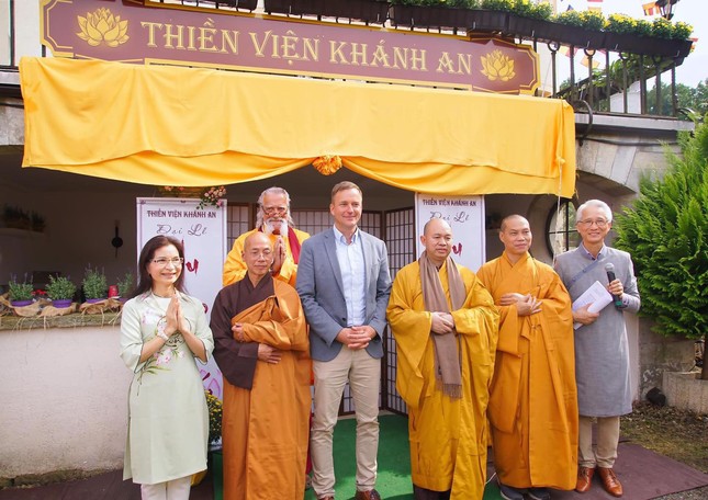 Chụp ảnh lưu niệm