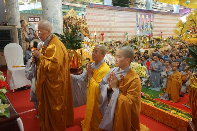 Ni trưởng Thích nữ Hạnh Tâm ban huấn từ