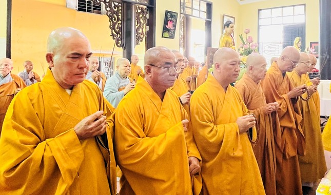 Chư tôn đức niêm hương tưởng niệm Chư tôn đức niêm hương tưởng niệm