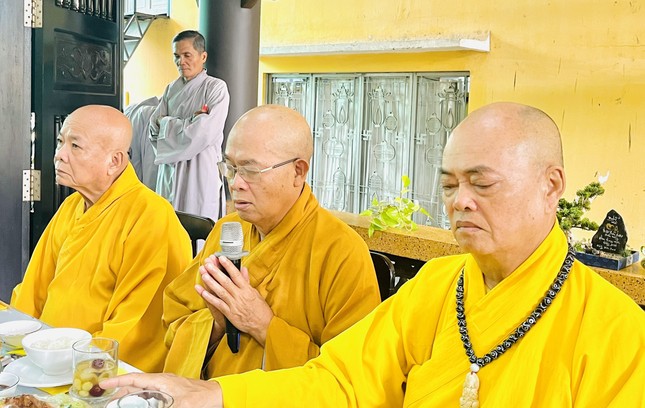 Hòa thượng Thích Thiện Nhẫn ban đạo từ Hòa thượng Thích Thiện Nhẫn ban đạo từ