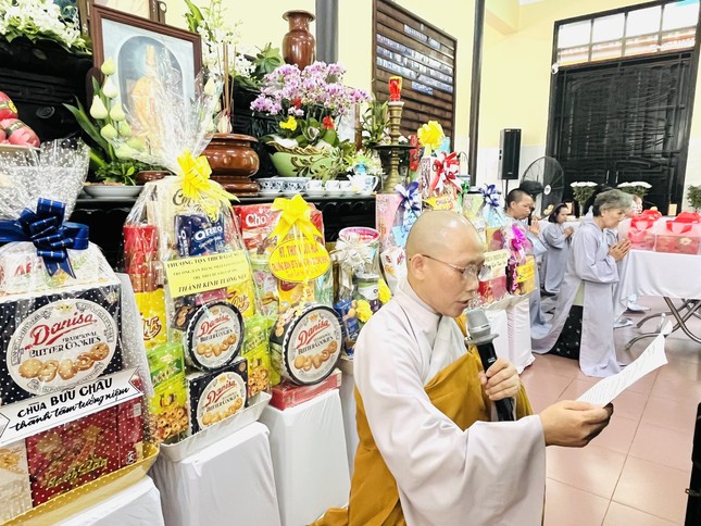 Ni sư Thích nữ Tịnh Thủy dâng lời tác bạch Ni sư Thích nữ Tịnh Thủy dâng lời tác bạch