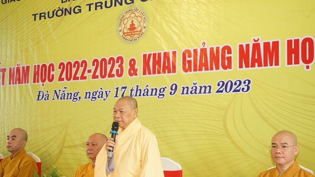 Hòa thượng Thích Từ Nghiêm ban đạo từ