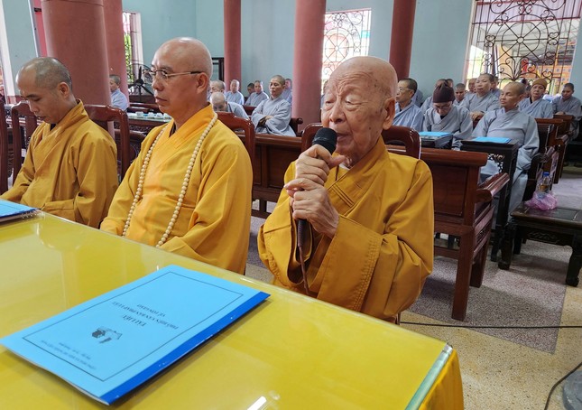 Trưởng lão Hòa thượng Thích Thanh Dục sách tấn chư hành giả Trưởng lão Hòa thượng Thích Thanh Dục sách tấn chư hành giả