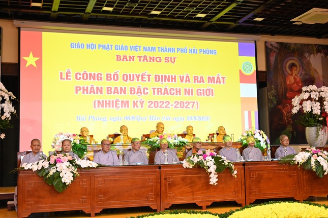 Chư tôn đức chứng minh