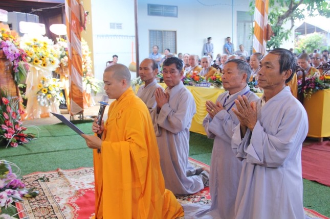 Đại đức Thích Giác Hồng dâng lời phát nguyện