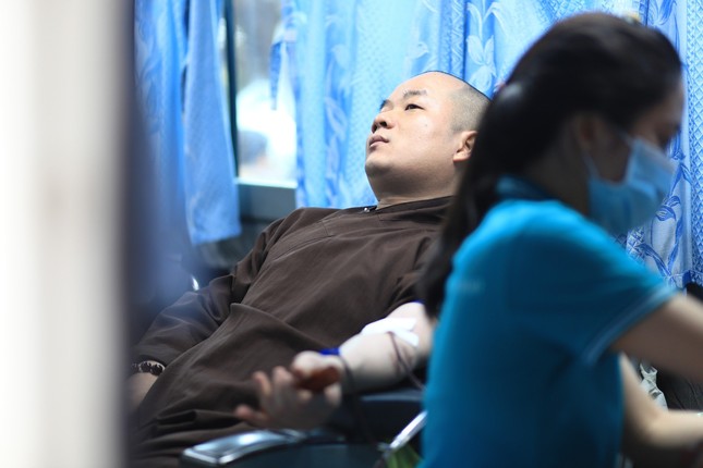 Chư Tăng tham gia hiến máu cứu người, lan tỏa thông điệp yêu thương và chia sẻ Chư Tăng tham gia hiến máu cứu người, lan tỏa thông điệp yêu thương và chia sẻ