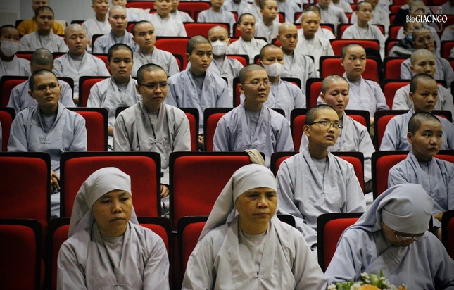 Chư Ni tham dự buổi lễ