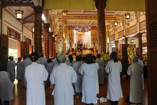 Đông đảo Phật tử vân tập về chùa Long Sơn dự lễ tưởng niệm húy nhật cố Trưởng lão Hòa thượng Đông đảo Phật tử vân tập về chùa Long Sơn dự lễ tưởng niệm húy nhật cố Trưởng lão Hòa thượng