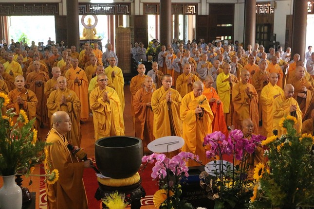 Chư tôn đức Tăng Ni nhất tâm cầu nguyện Giác linh cố Trưởng lão Hòa thượng cao đăng Phật quốc Chư tôn đức Tăng Ni nhất tâm cầu nguyện Giác linh cố Trưởng lão Hòa thượng cao đăng Phật quốc