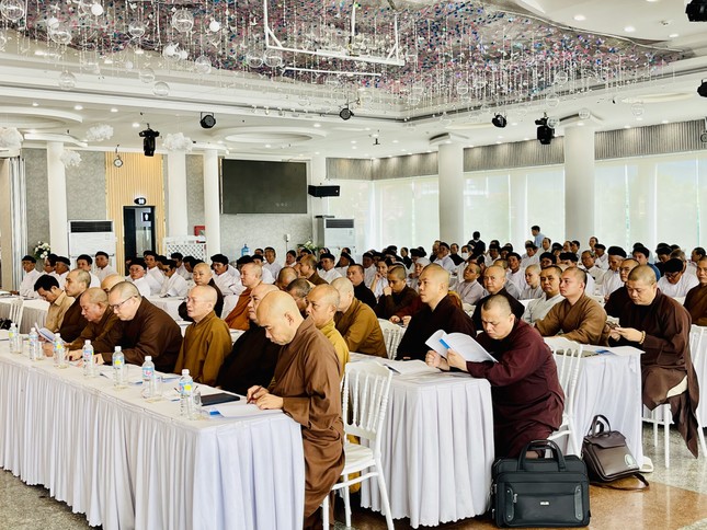 Chư tôn đức Tăng Ni tham dự hội nghị