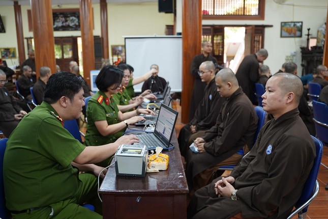 Tăng Ni sinh Trường Trung cấp Phật học Hà Nội đăng ký, kích hoạt tài khoản VNeID