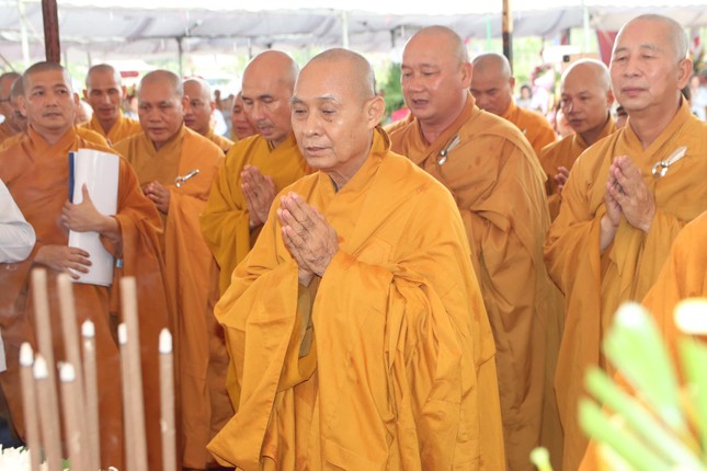 Chư tôn giáo phẩm đồng tụng thời kinh cầu nguyện Chư tôn giáo phẩm đồng tụng thời kinh cầu nguyện