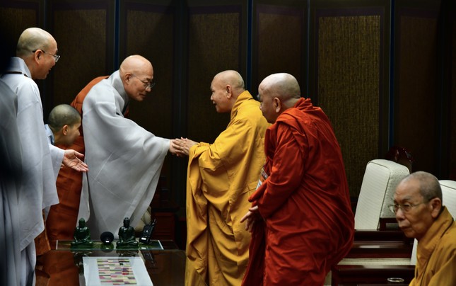 Hòa thượng Chủ tịch tông Tào Khê trân trọng đón tiếp phái đoàn GHPGVN Hòa thượng Chủ tịch tông Tào Khê trân trọng đón tiếp phái đoàn GHPGVN