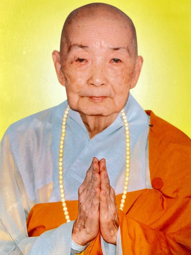 Chân dung Ni trưởng Thích nữ Tâm Hậu