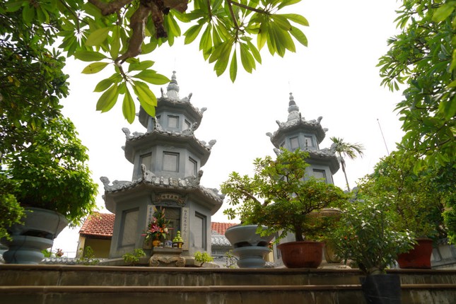 Bảo tháp cố Ni trưởng Thích nữ Diệu Hạnh trong khuôn viên chùa Bảo Thắng Bảo tháp cố Ni trưởng Thích nữ Diệu Hạnh trong khuôn viên chùa Bảo Thắng