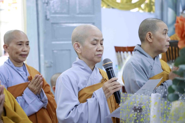 Ni sư Thích nữ Như Trí dâng lời tác bạch cúng dường Ni sư Thích nữ Như Trí dâng lời tác bạch cúng dường