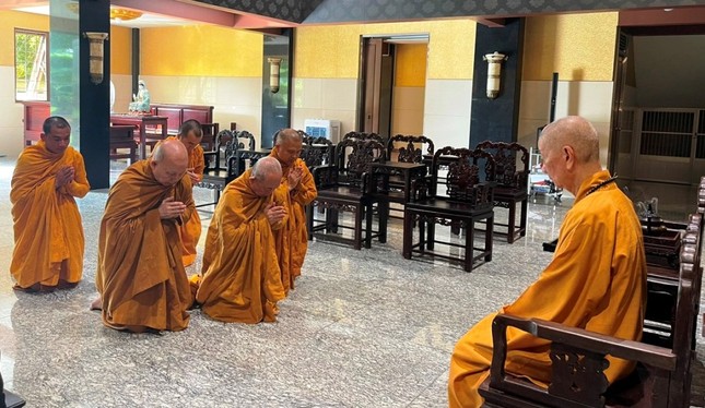 Đức Pháp chủ GHPGVN tán thán tinh thần của Tăng Ni hệ phái Khất sĩ đối với các bậc Thầy Tổ và chúc cho chương trình được thực hiện một cách tốt đẹp