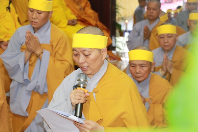 Đại diện môn đồ pháp quyến dâng lời cảm niệm ân sư Đại diện môn đồ pháp quyến dâng lời cảm niệm ân sư