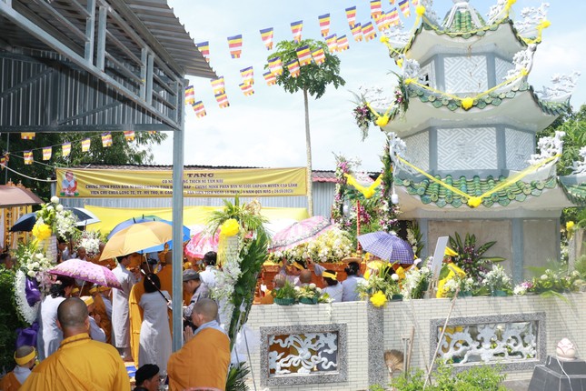 Bảo tháp cố Ni trưởng Thích nữ Tâm Hậu trong khuôn viên chùa Long Tế Bảo tháp cố Ni trưởng Thích nữ Tâm Hậu trong khuôn viên chùa Long Tế