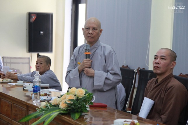 Ni trưởng Thích nữ Như Minh phát biểu đóng góp tại phiên họp Ni trưởng Thích nữ Như Minh phát biểu đóng góp tại phiên họp