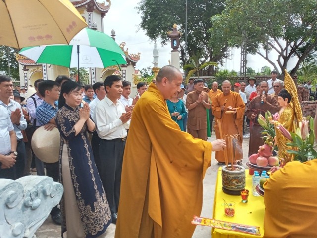 Niêm hương bạch Phật Niêm hương bạch Phật