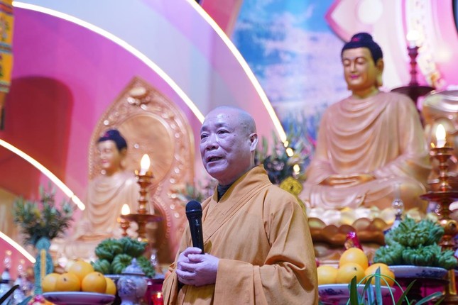 Hòa thượng Thích Bảo Nghiêm, trụ trì chùa Bằng phát biểu trong buổi khai mạc