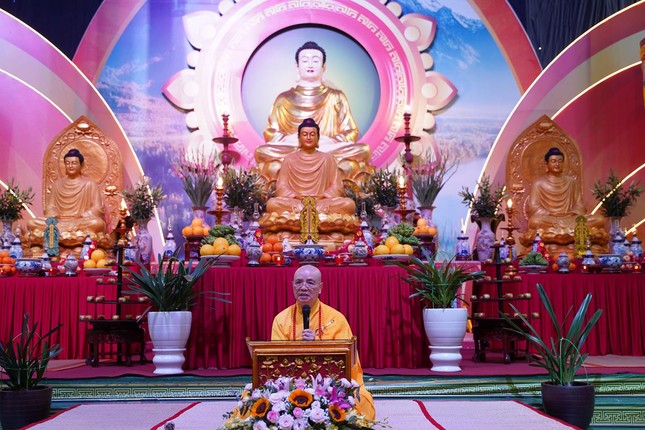 Hòa thượng Thích Huệ Phước thuyết pháp