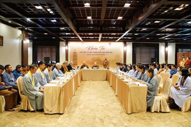 Quang cảnh phiên họp