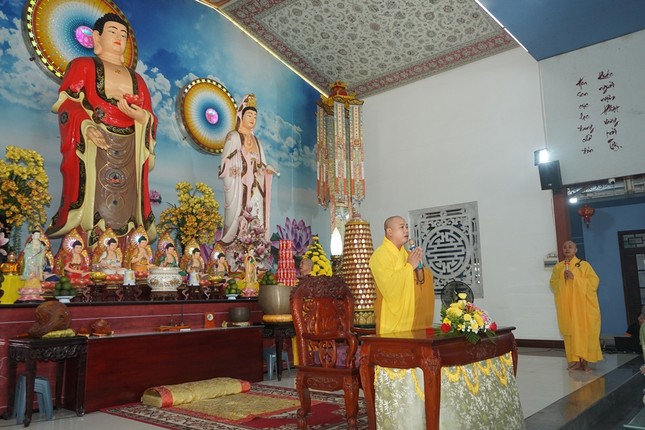 Đại đức Thích Đức Lộc chia sẻ Phật pháp tại khóa tu Đại đức Thích Đức Lộc chia sẻ Phật pháp tại khóa tu