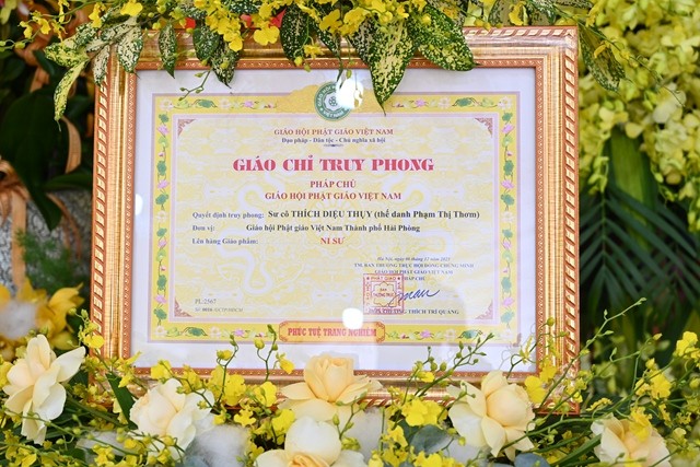 Đức Pháp chủ GHPGVN ấn ký quyết định truy phong giáo phẩm Ni sư đối với Sư cô Thích Diệu Thụy Đức Pháp chủ GHPGVN ấn ký quyết định truy phong giáo phẩm Ni sư đối với Sư cô Thích Diệu Thụy