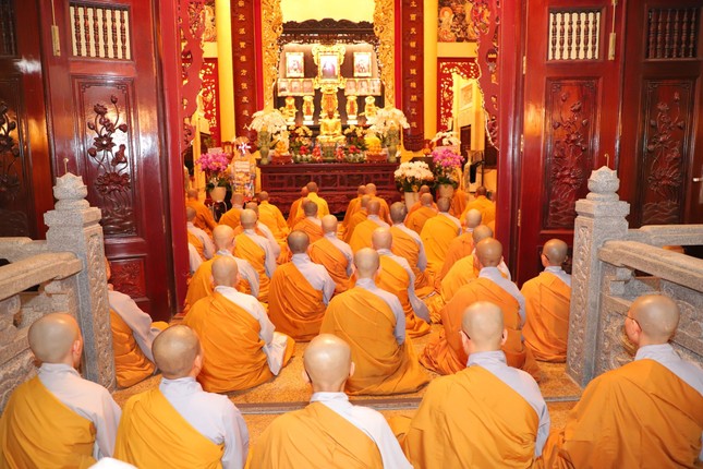 Quang cảnh buổi lễ tưởng niệm Trưởng lão Hòa thượng Thích Hành Trụ tại tổ đình Đông Hưng