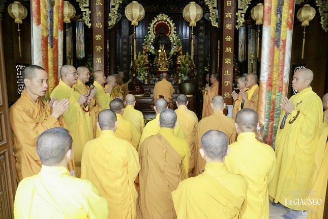 Lễ cúng ngọ theo nghi thức thiền môn cố đô Huế tại chánh điện tổ đình Kim Tiên