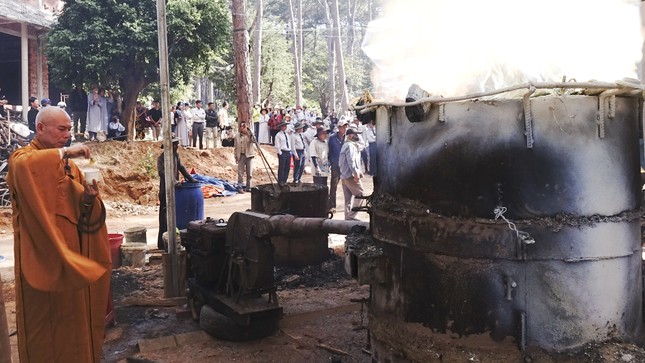 Sái tịnh quanh khu vực rót đồng