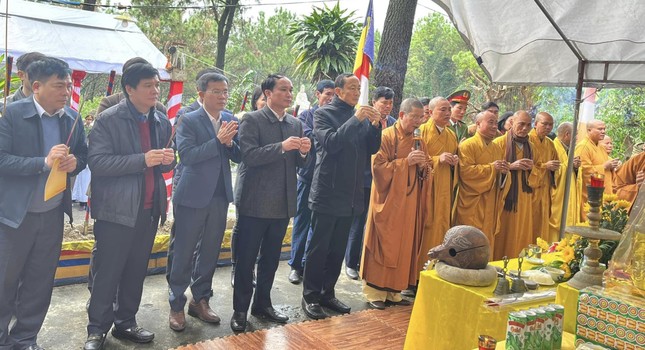 Niêm hương bạch Phật