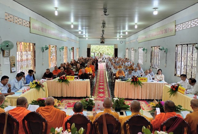 Chư Tăng Ni, đại biểu chính quyền tham dự hội nghị Chư Tăng Ni, đại biểu chính quyền tham dự hội nghị