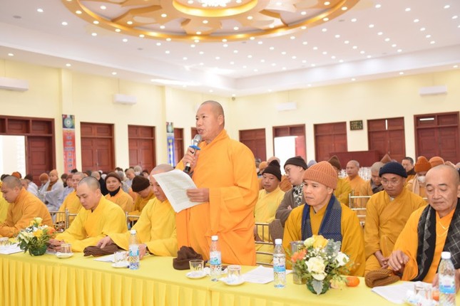 Chư Tăng đóng góp ý kiến tại hội nghị Chư Tăng đóng góp ý kiến tại hội nghị